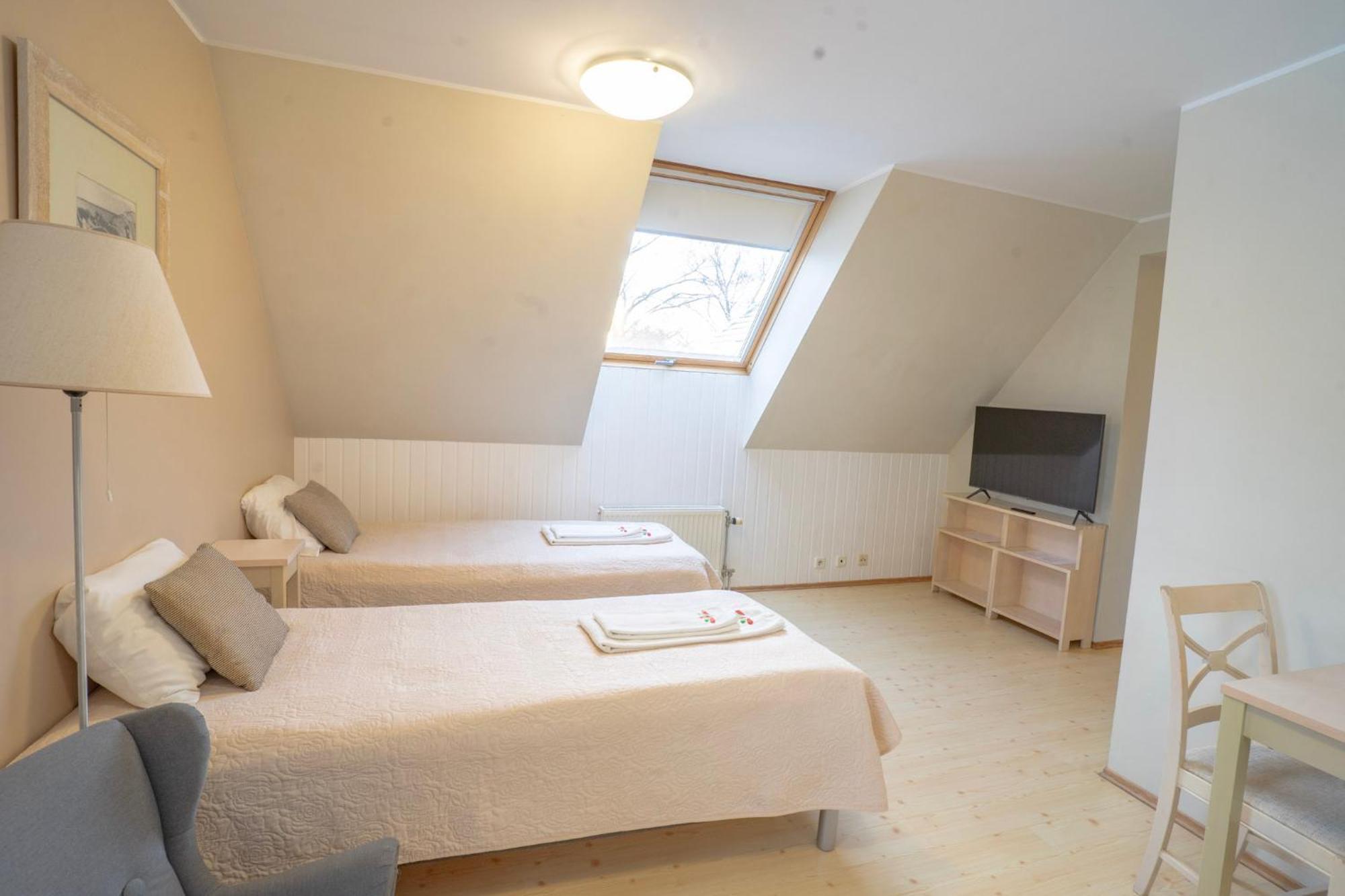 Kongo Hotel Haapsalu Bagian luar foto