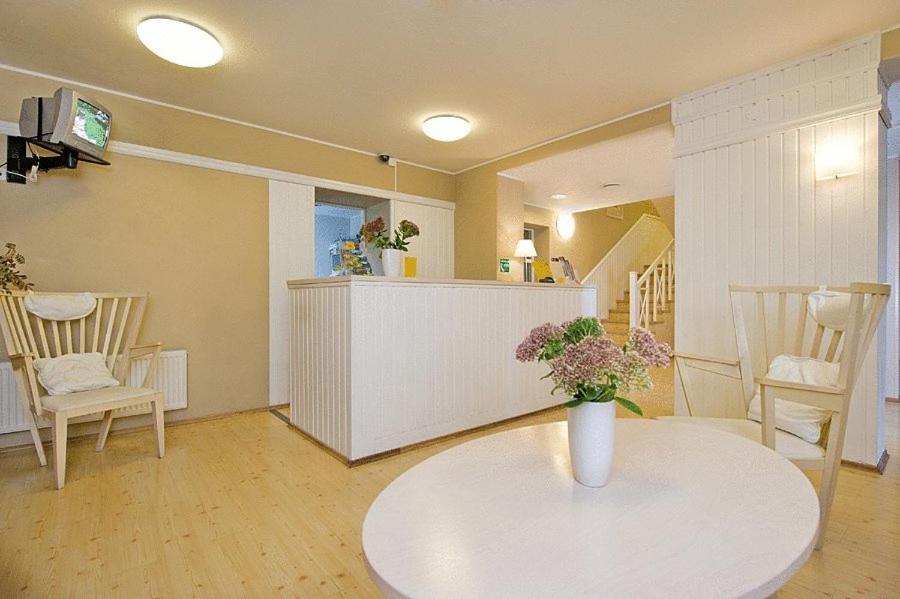 Kongo Hotel Haapsalu Bagian luar foto